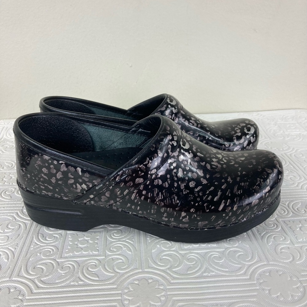 Dansko Stylish Black Patterned Women's Nursing Healthcare Worker Comfort Clogs